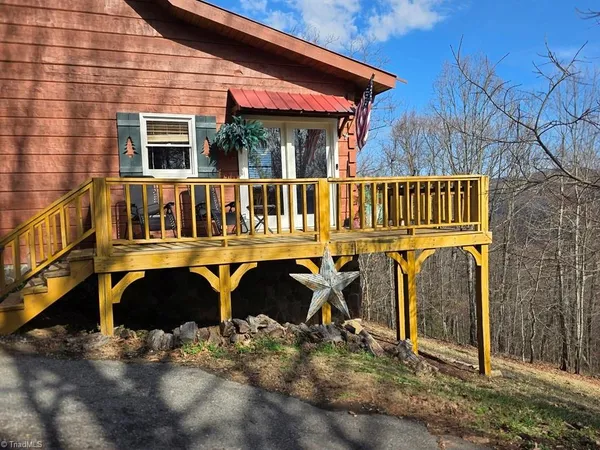 $500,000 | 328 Apple Hill Drive, Moravian Falls, NC 28654