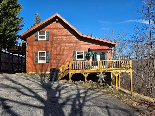 $500,000 | 328 Apple Hill Drive, Moravian Falls, NC 28654