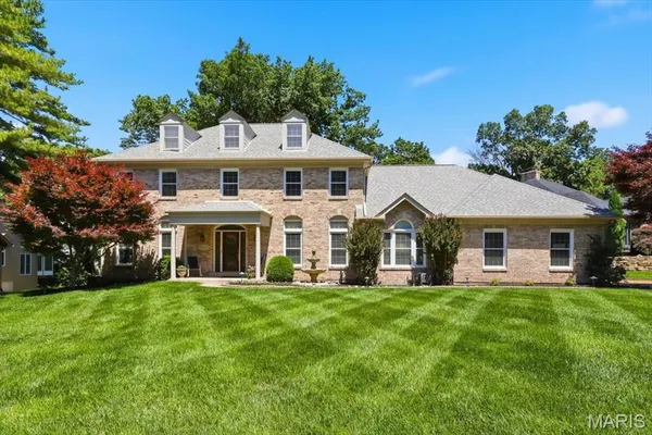 $719,900 | 2013 La Chelle Drive, St. Louis, MO 63146