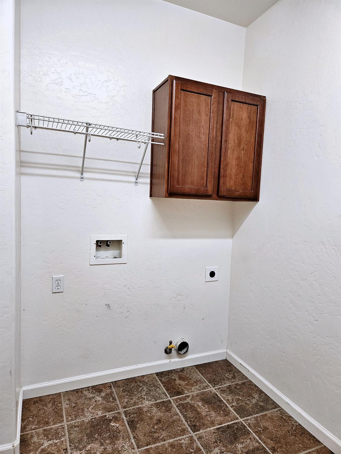 828 Tureaud Lane Clovis, CA 93619 - Photo 10 of 24 a view of utility room