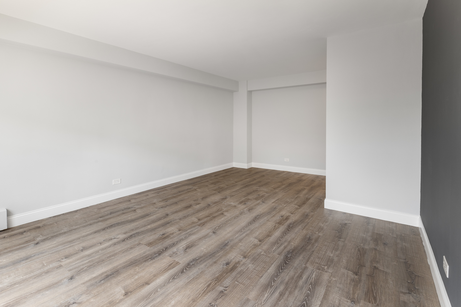 5858 North Sheridan Road, Unit 806 Chicago, IL 60660 - Photo 4 of 13 wooden floor in a empty room