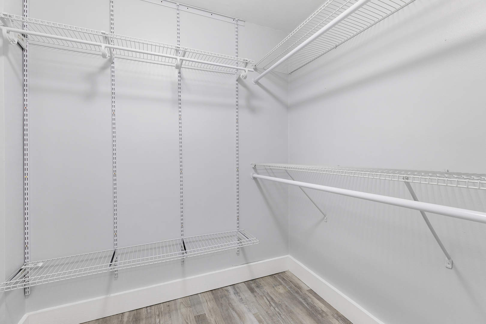 5858 North Sheridan Road, Unit 806 Chicago, IL 60660 - Photo 9 of 13 a view of an empty walk in closet