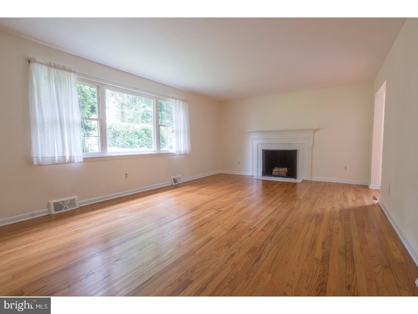 8 Chetwynd Road Paoli, PA 19301 - Photo 3 of 24