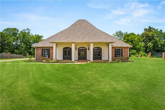 $469,900 | 146 Pecan Row Lane, Alexandria, LA 71303