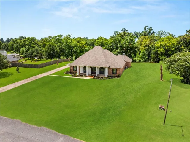 $469,900 | 146 Pecan Row Lane, Alexandria, LA 71303