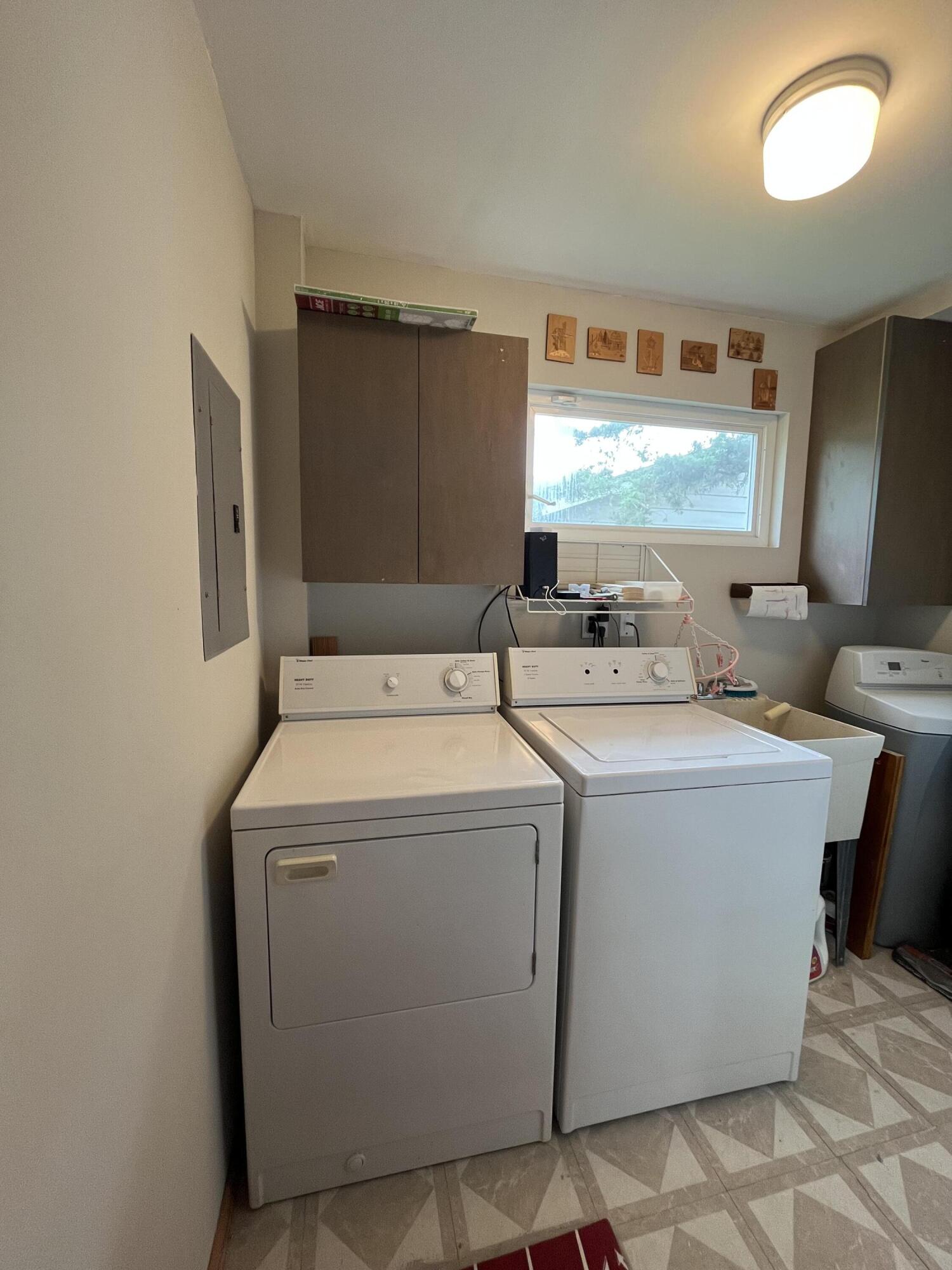 6270 East Donald Road Knox, IN 46534 - Photo 25 of 26 a utility room with dryer and washer