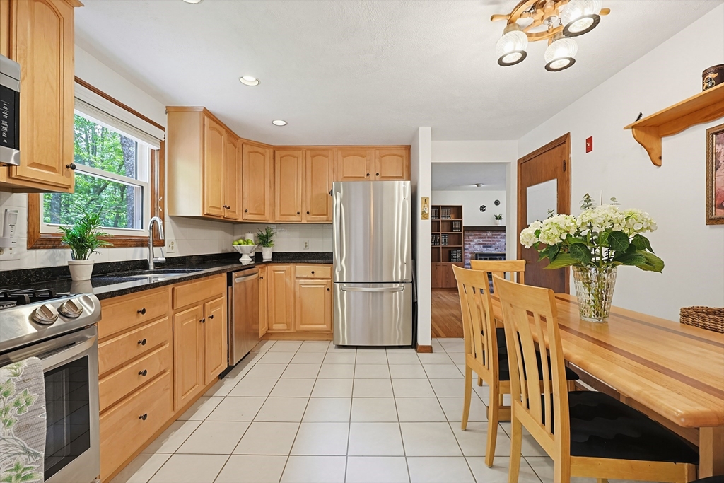 218 Hampton Road Sharon, MA 02067 - Photo 10 of 34