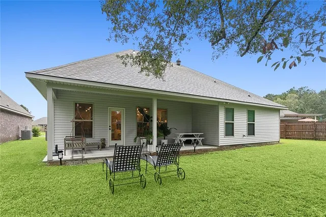 $2,550 | 801 Jackson Court, Madisonville, LA 70447