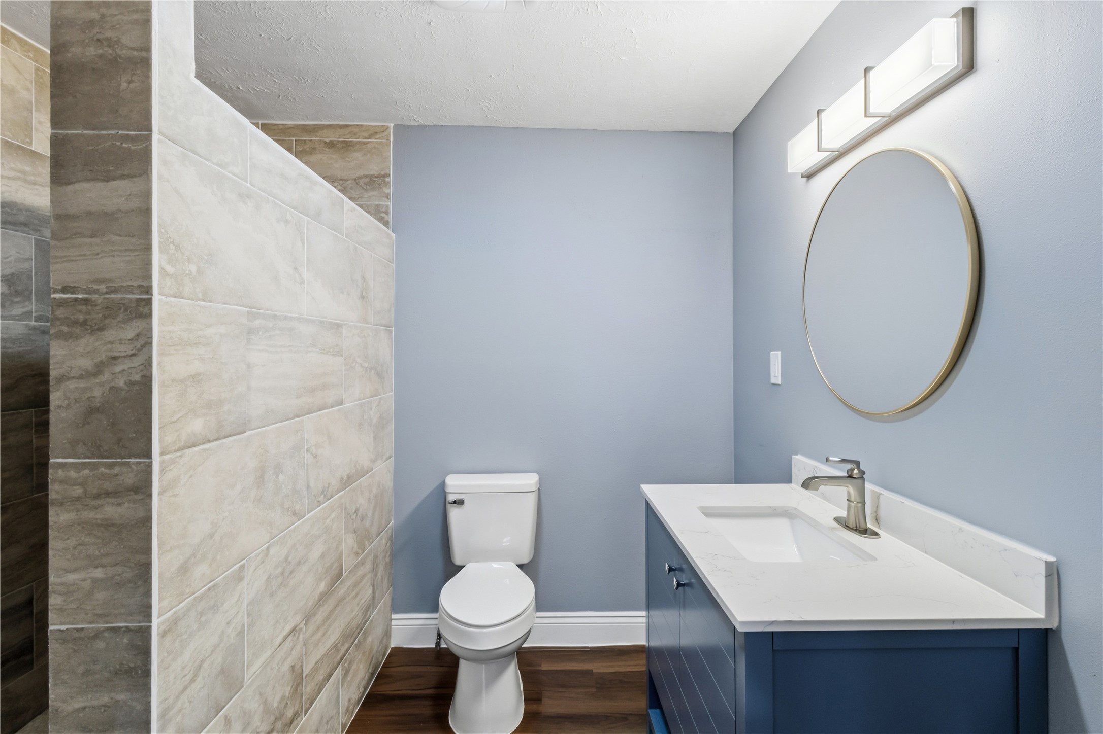 901 South 7th Street Baytown, TX 77520 - Photo 29 of 36 a bathroom with a sink and a mirror