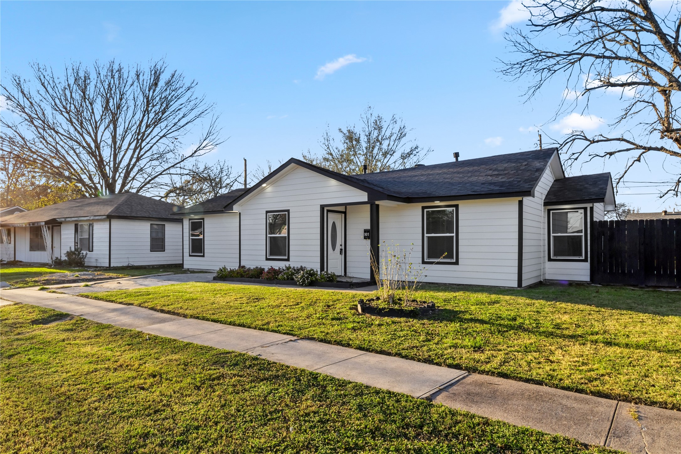 901 South 7th Street Baytown, TX 77520 - Photo 4 of 36 a view of a house with a swimming pool