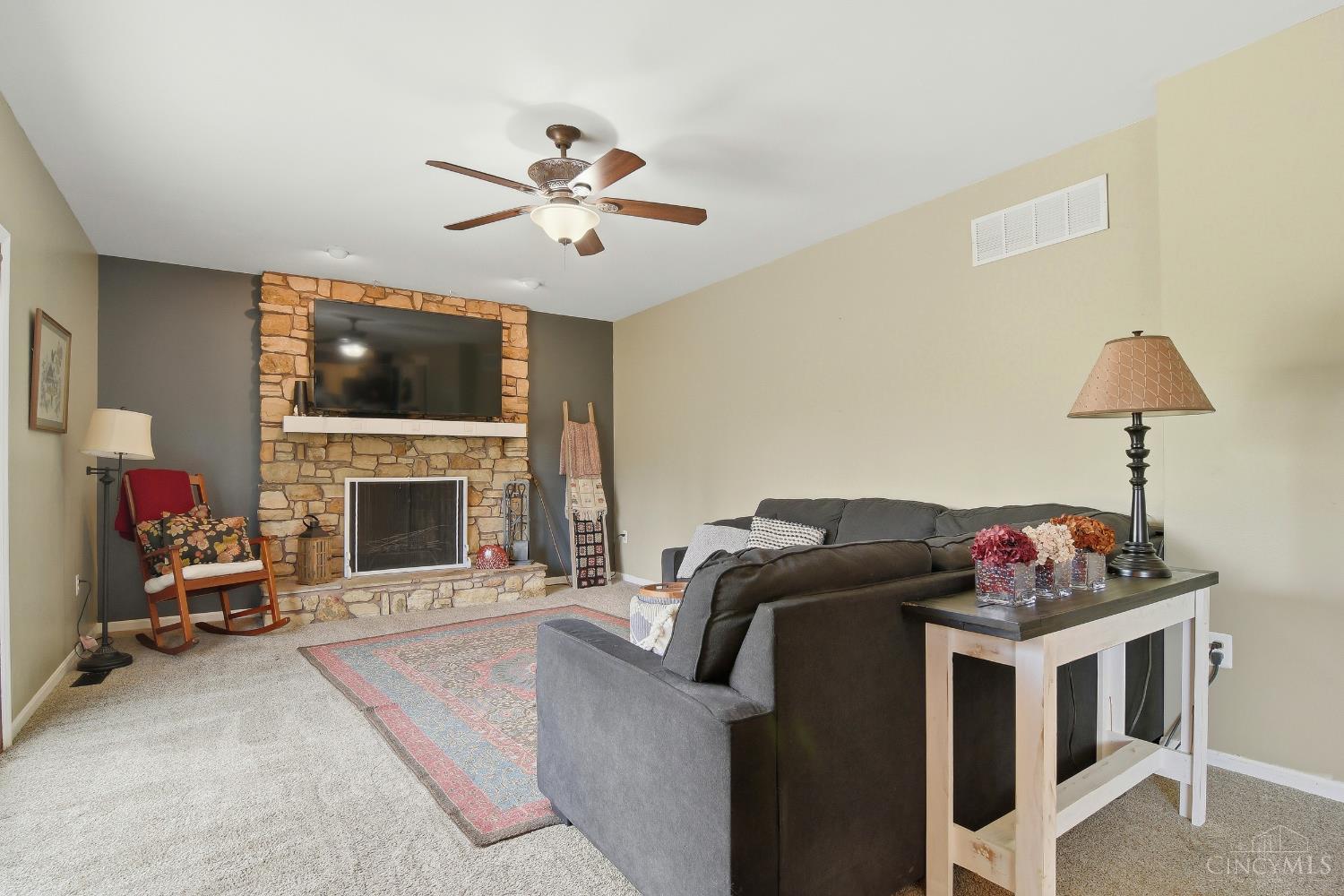 4374 Boomer Road Cincinnati, OH 45247 - Photo 15 of 49