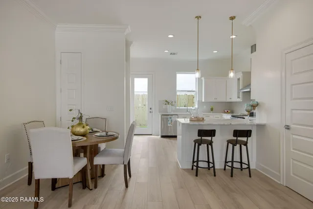 $299,000 | 1510 Kaliste Saloom Road, Unit 203, Lafayette, LA 70508