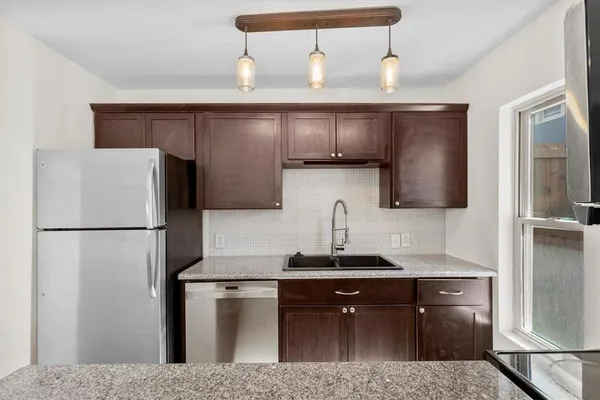 $1,690 | 4039 Cole Avenue, Unit 105, Dallas, TX 75204