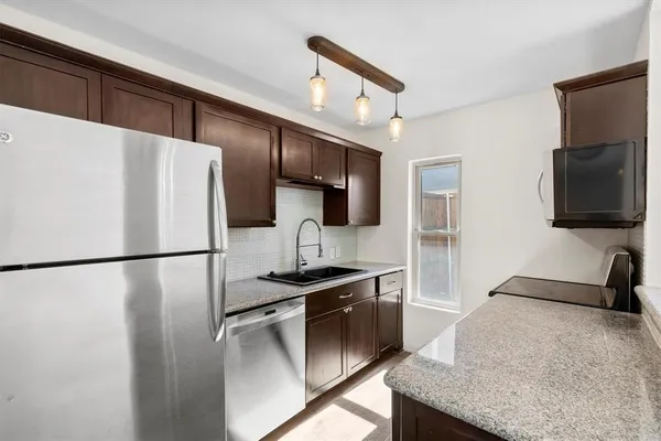 $1,690 | 4039 Cole Avenue, Unit 105, Dallas, TX 75204