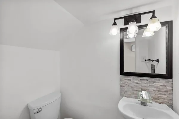 $1,690 | 4039 Cole Avenue, Unit 105, Dallas, TX 75204
