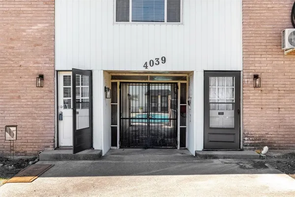 $1,690 | 4039 Cole Avenue, Unit 105, Dallas, TX 75204