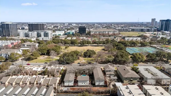 $1,690 | 4039 Cole Avenue, Unit 105, Dallas, TX 75204