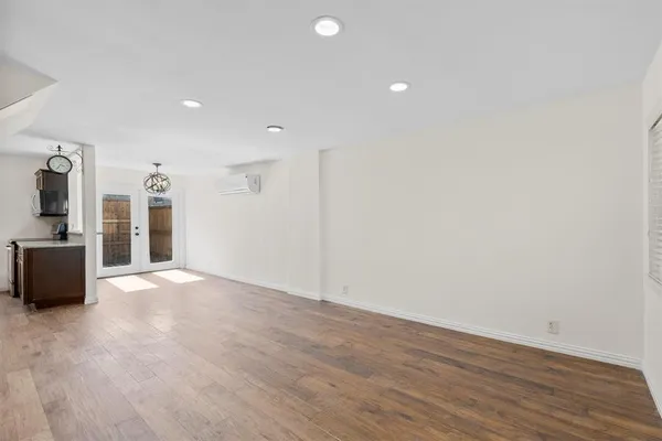 $1,690 | 4039 Cole Avenue, Unit 105, Dallas, TX 75204