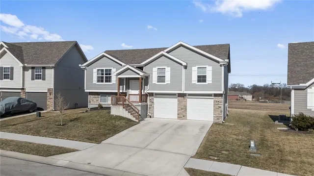 $349,900 | 709 Shane Lane, Belton, MO 64012