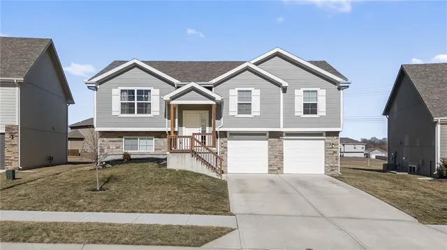 $349,900 | 709 Shane Lane, Belton, MO 64012