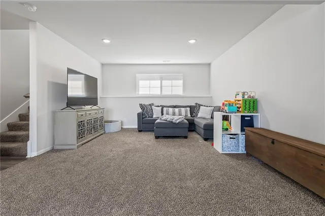 $349,900 | 709 Shane Lane, Belton, MO 64012