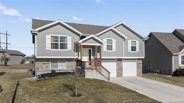 $349,900 | 709 Shane Lane, Belton, MO 64012