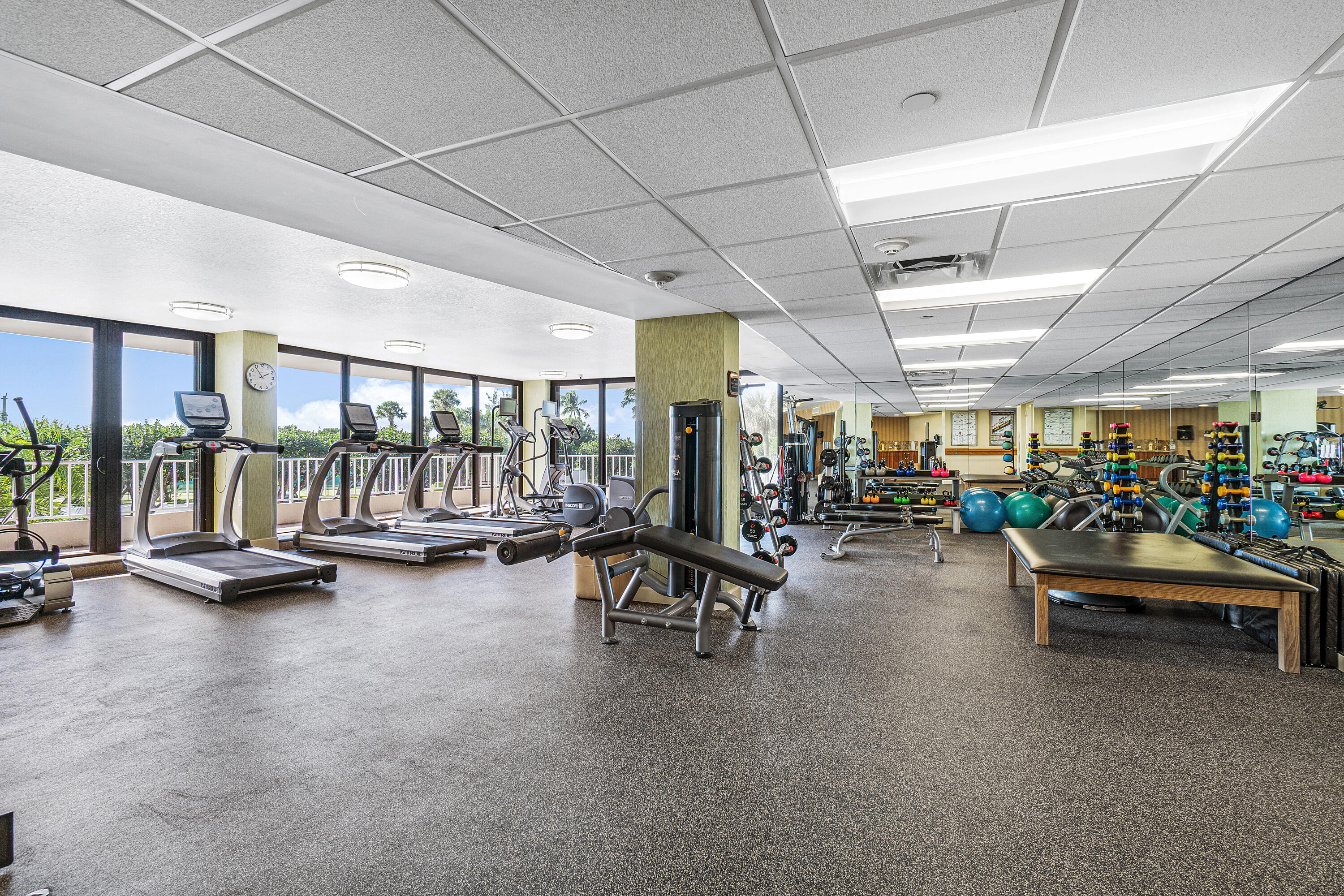 3400 South Ocean Boulevard, Unit 3HI Palm Beach, FL 33480 - Photo 36 of 50 a view of a room with gym equipment