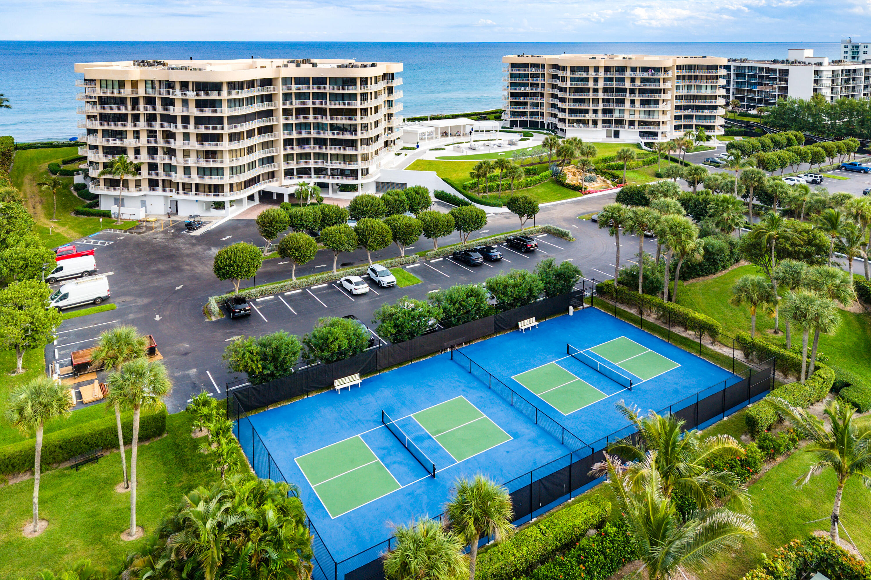 3400 South Ocean Boulevard, Unit 3HI Palm Beach, FL 33480 - Photo 39 of 50 a view of a backyard with swimming pool