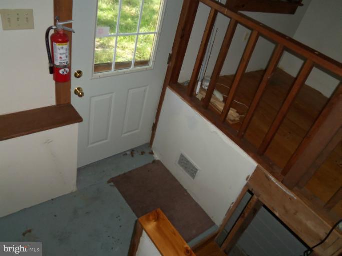 7016 Winchester Grade Road Berkeley Springs, WV 25411 - Photo 22 of 30 Interior (General)