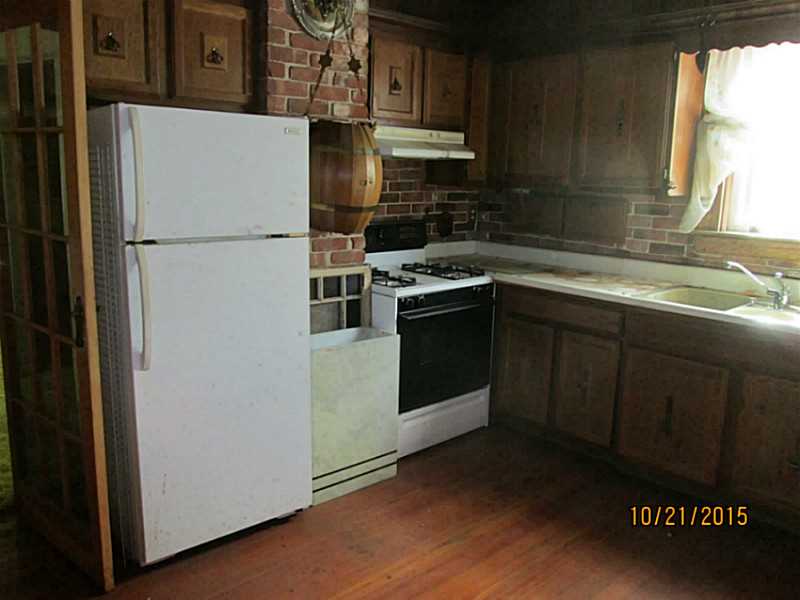 470 Morris Avenue Providence, RI 02906 - Photo 11 of 24 Kitchen.