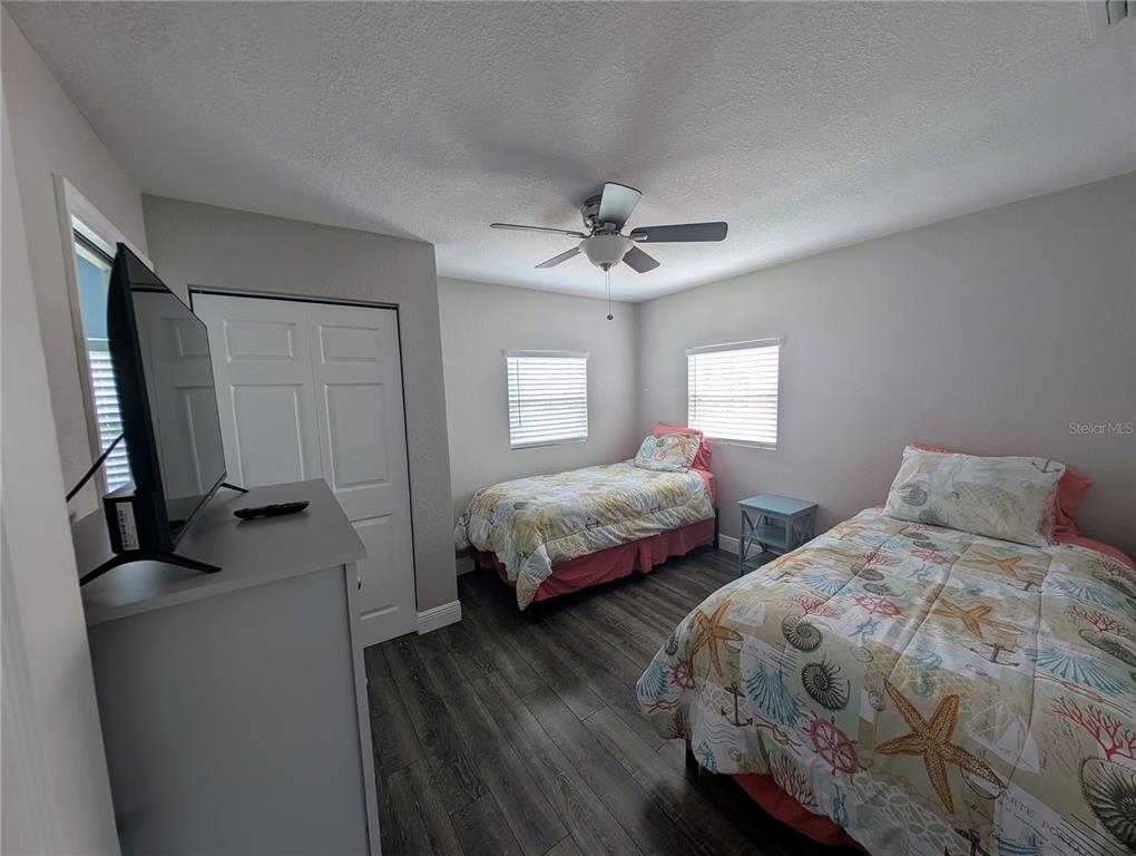 2190 South Seaport Point Crystal River, FL 34429 - Photo 19 of 40 a bedroom with two beds and a flat screen tv