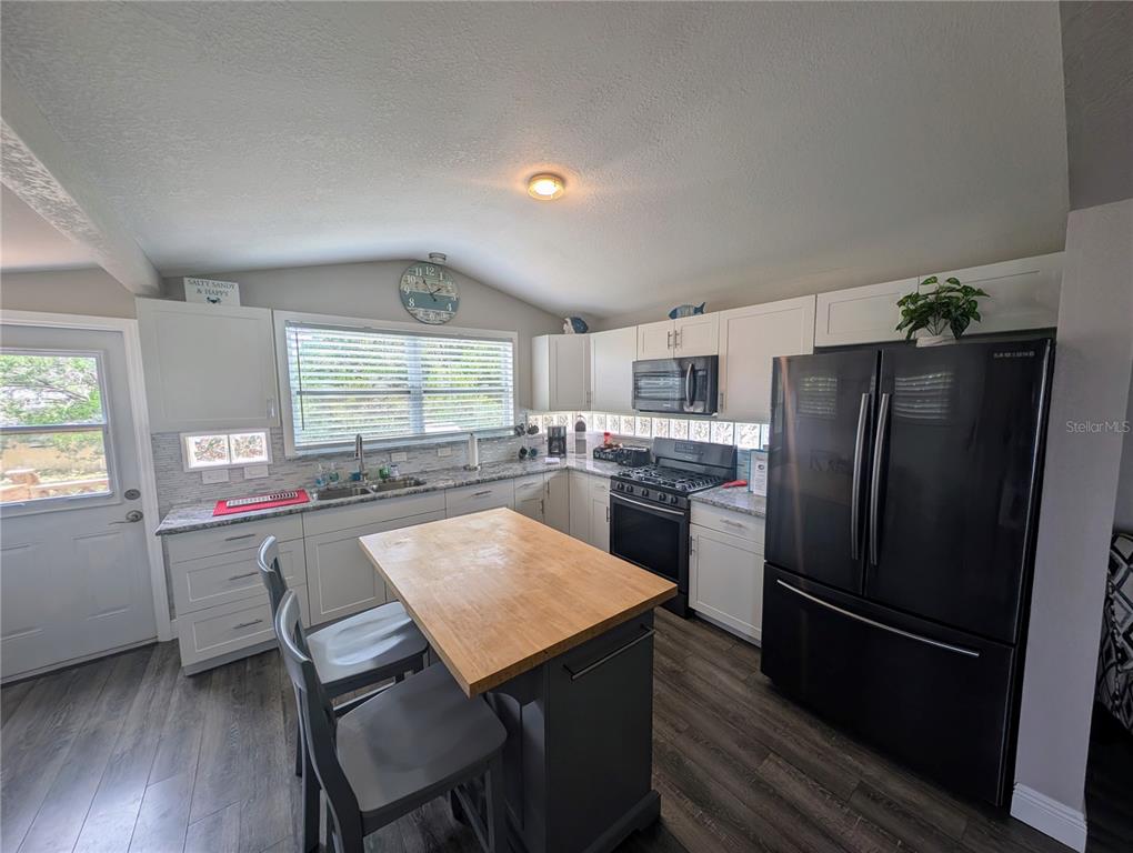 2190 South Seaport Point Crystal River, FL 34429 - Photo 8 of 40 a kitchen with refrigerator and window