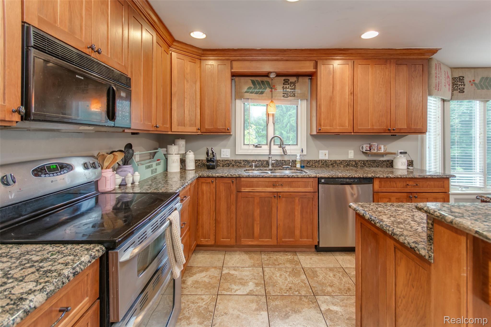 2869 Bullard Road Hartland, MI 48353 - Photo 7 of 26 DSC_7172enf.jpg