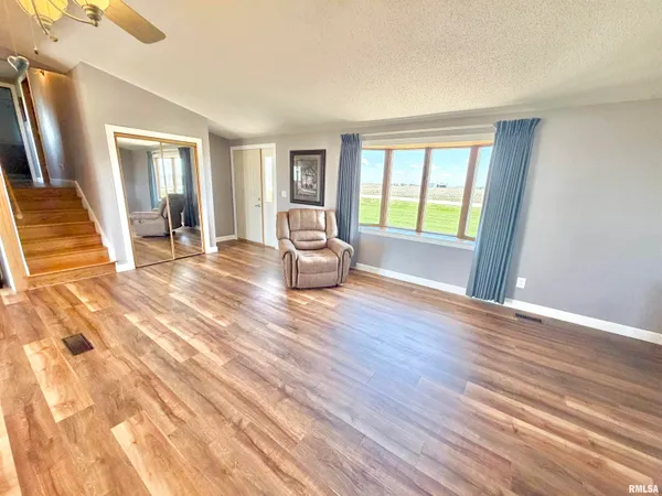 $299,900 | 22870 East 1800th Street, Prairie City, IL 61470