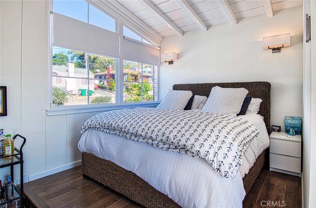 681 Seaview Street, Unit B Laguna Beach, CA 92651 - Photo 5 of 15 a bed sitting in a bedroom next to a window