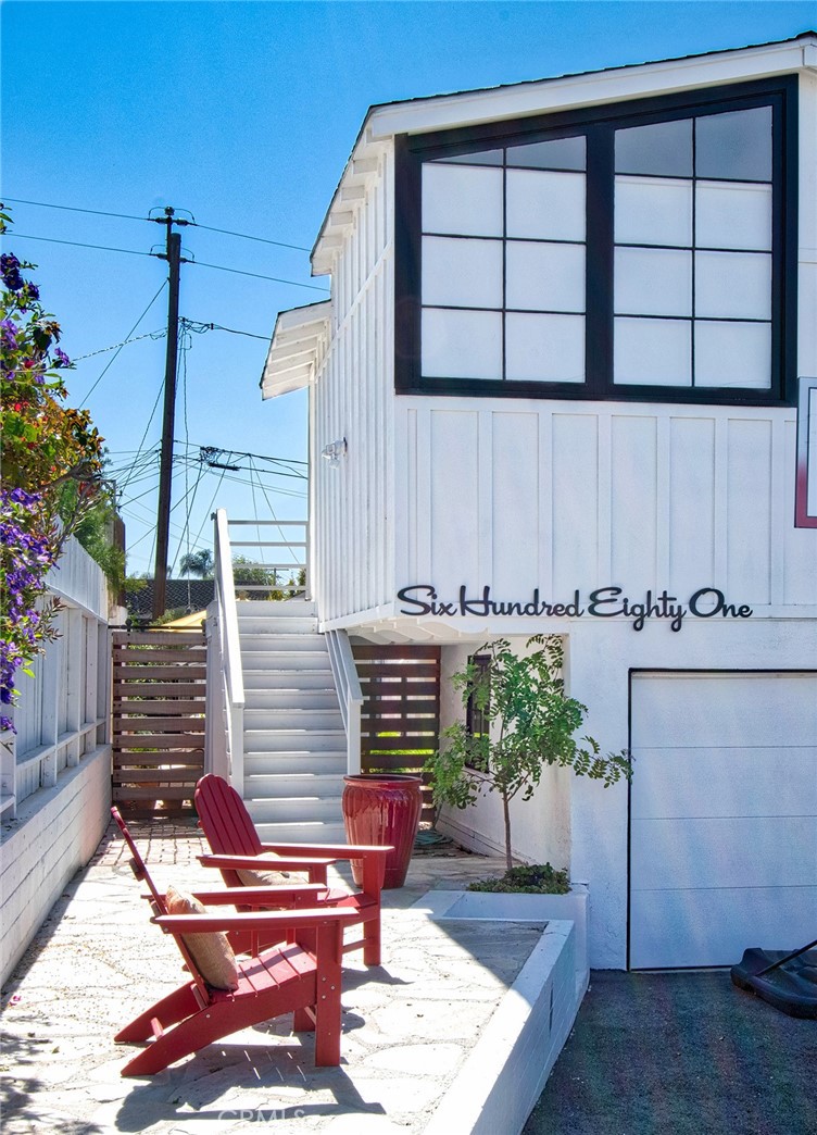 681 Seaview Street, Unit B Laguna Beach, CA 92651 - Photo 10 of 15 a view of a bench in the patio