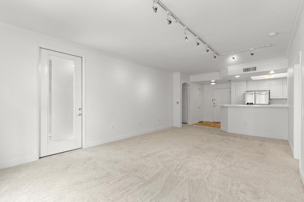 9237 Regents Road, Unit K218 La Jolla, CA 92037 - Photo 19 of 32 Living Room