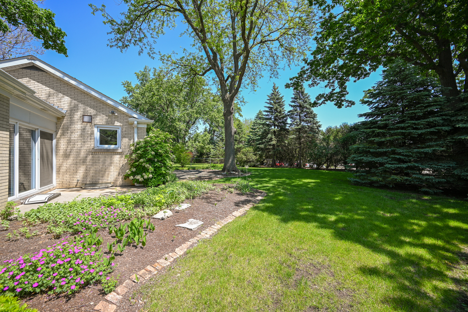 325 South Lambert Road Glen Ellyn, IL 60137 - Photo 29 of 32 a view of a yard in front of house