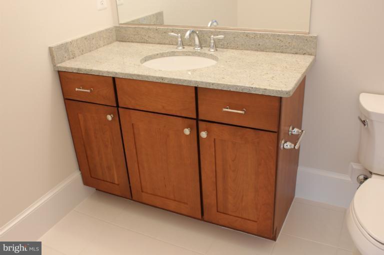 513 Ridge Road Southwest Vienna, VA 22180 - Photo 17 of 18 Bath