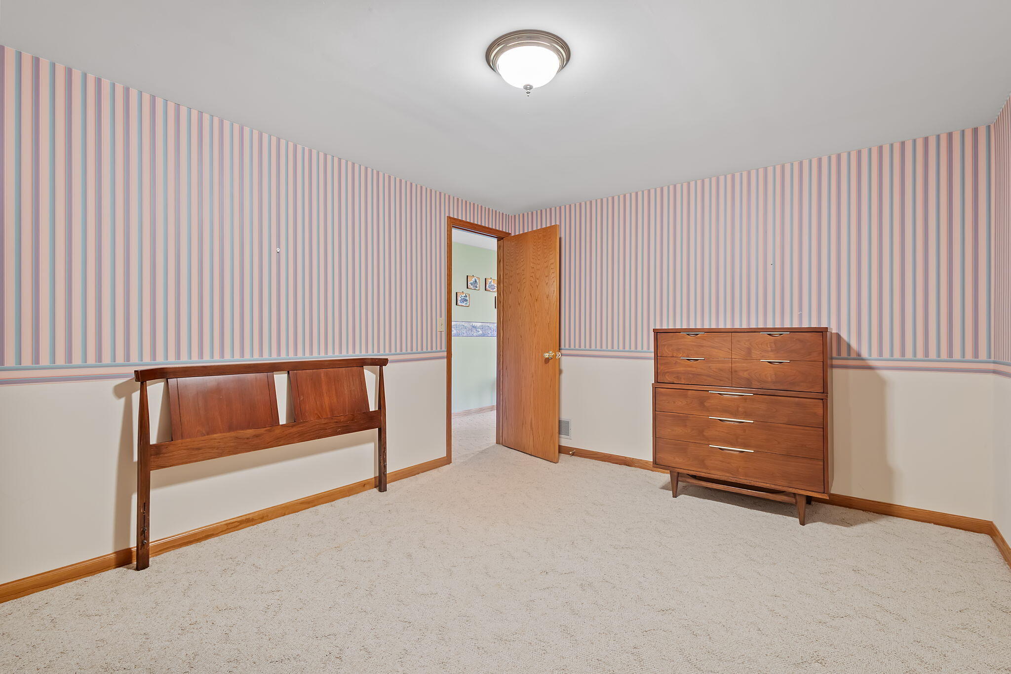 6664 Ridgeview Drive Demotte, IN 46310 - Photo 46 of 65 a view of an empty room with a cabinet