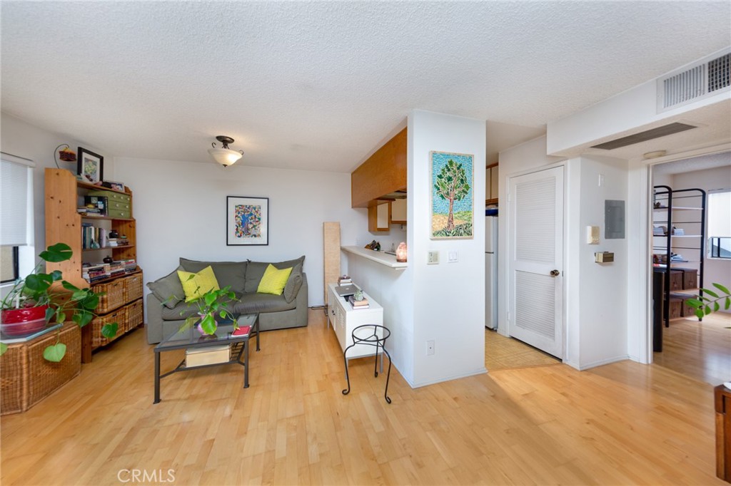 610 East Harvard Road, Unit 7 Burbank, CA 91501 - Photo 4 of 12