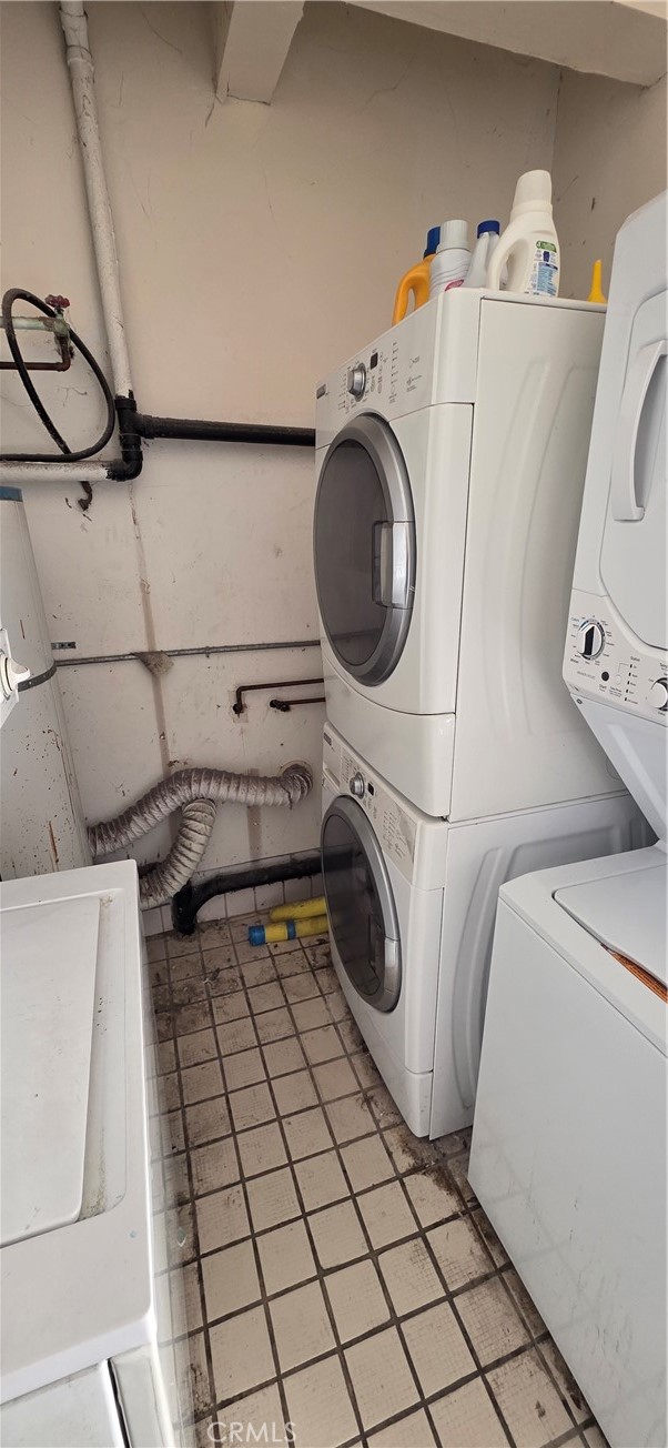 610 East Harvard Road, Unit 7 Burbank, CA 91501 - Photo 10 of 12 Washer and Dryer