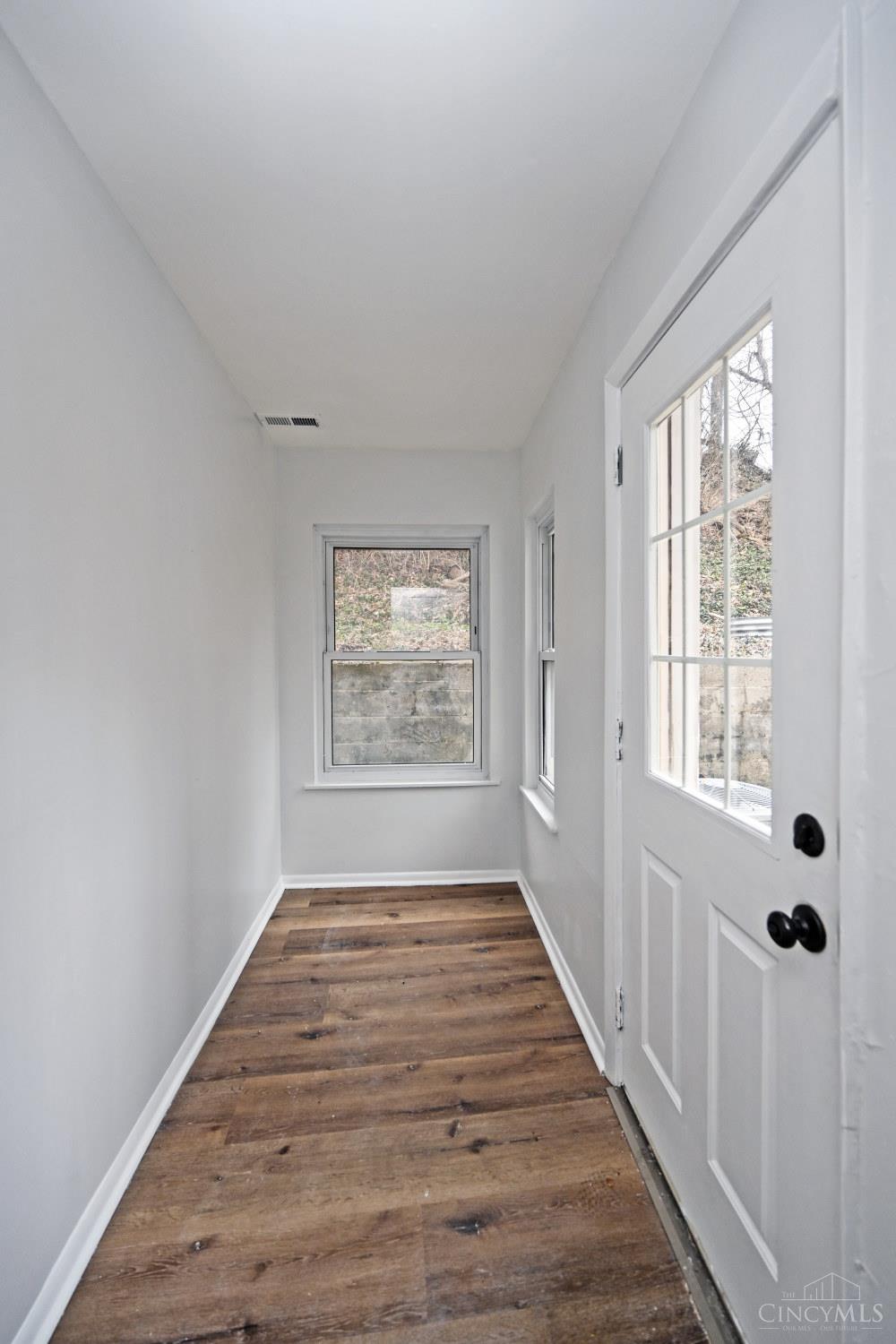 2037 Duck Creek Road Cincinnati, OH 45207 - Photo 13 of 40