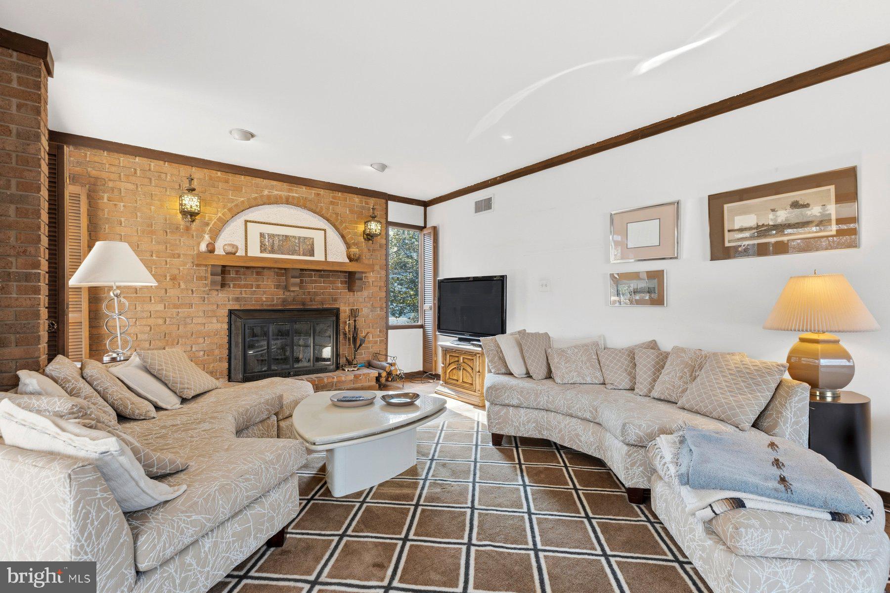 11001 Lockwood Drive Silver Spring, MD 20901 - Photo 13 of 47 Family room