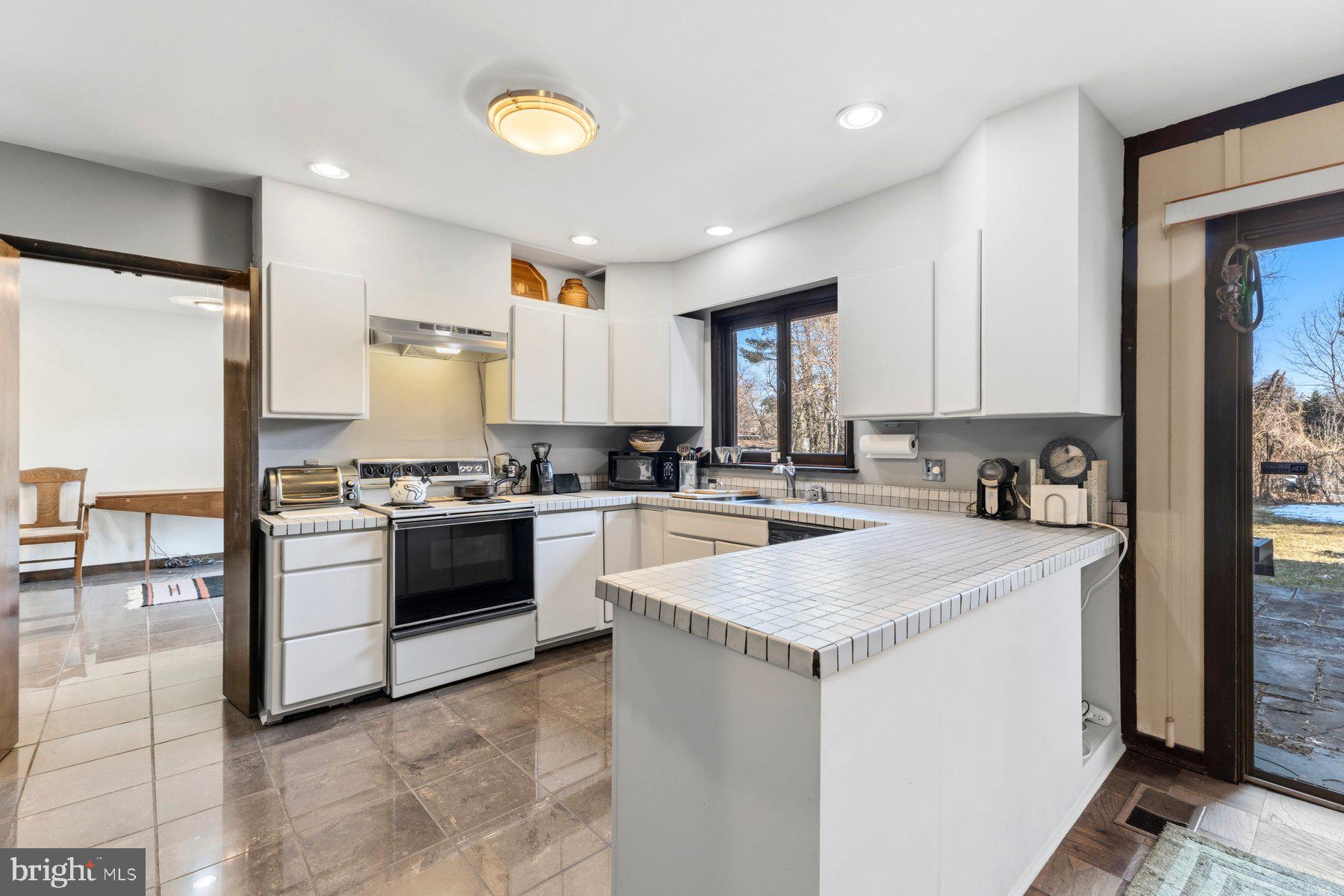 11001 Lockwood Drive Silver Spring, MD 20901 - Photo 15 of 47 Kitchen