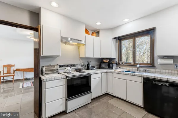 $999,900 | 11001 Lockwood Drive, Silver Spring, MD 20901