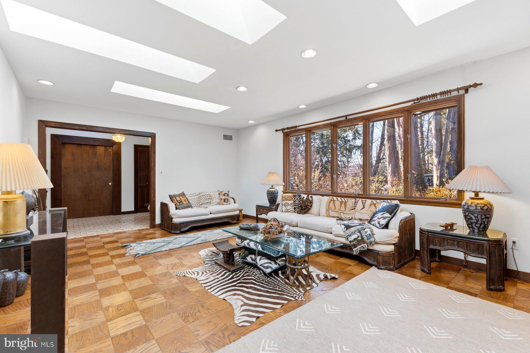 11001 Lockwood Drive Silver Spring, MD 20901 - Photo 7 of 47 Living room (reverse view)