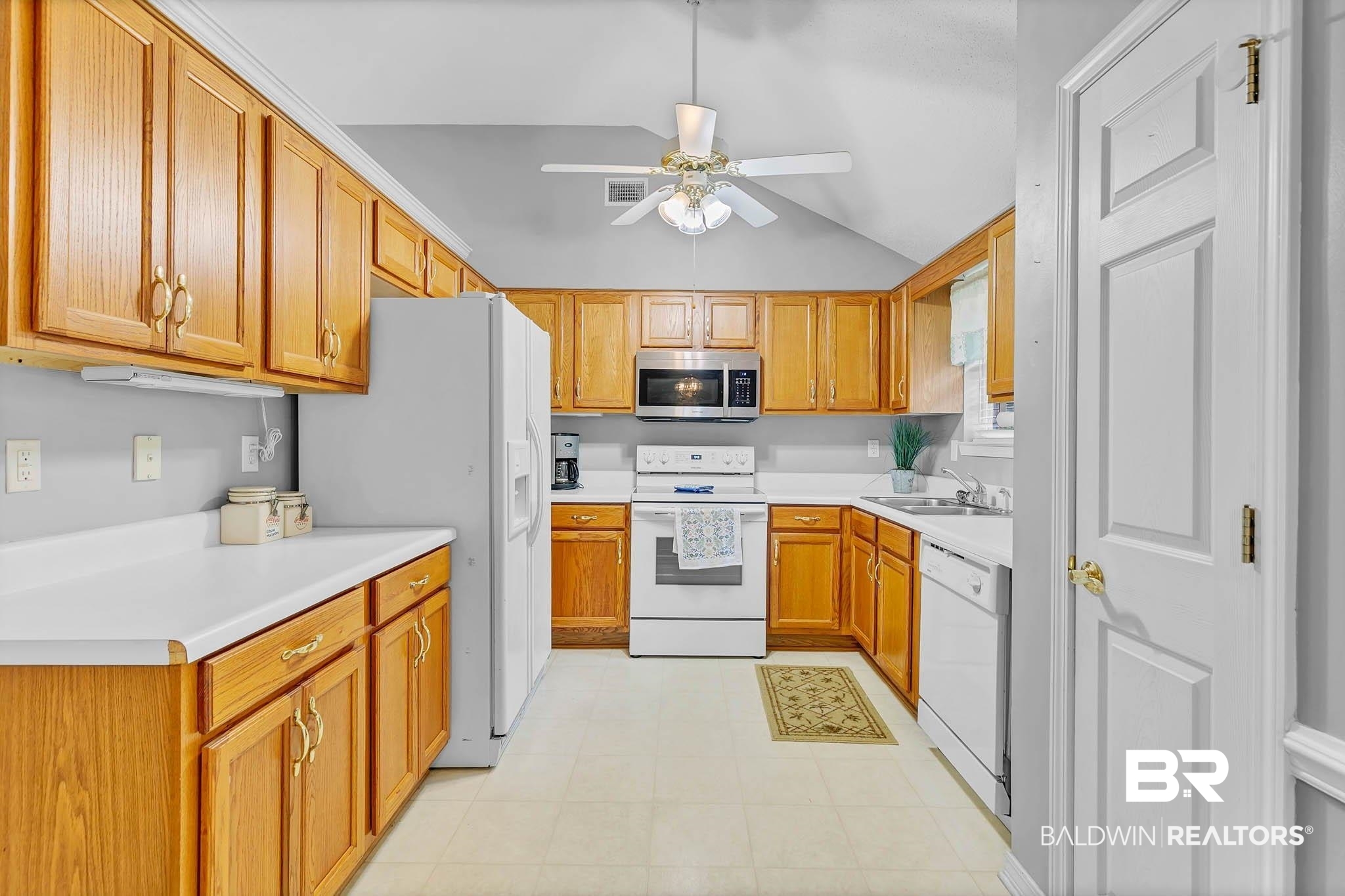 13072 Labradors Run Foley, AL 36535 - Photo 14 of 31 Kitchen