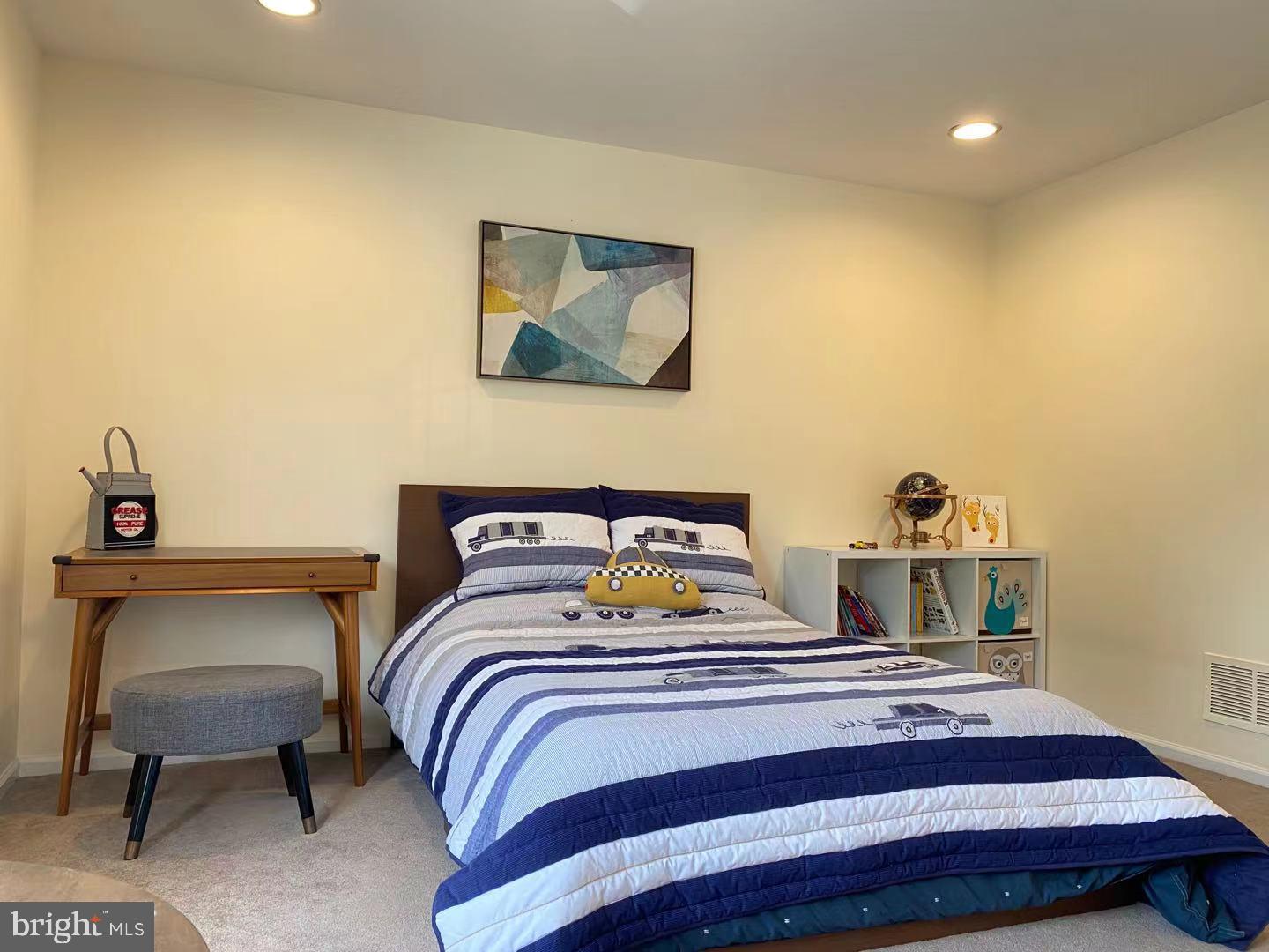 117 Warwick Road Princeton Junction, NJ 08550 - Photo 11 of 12