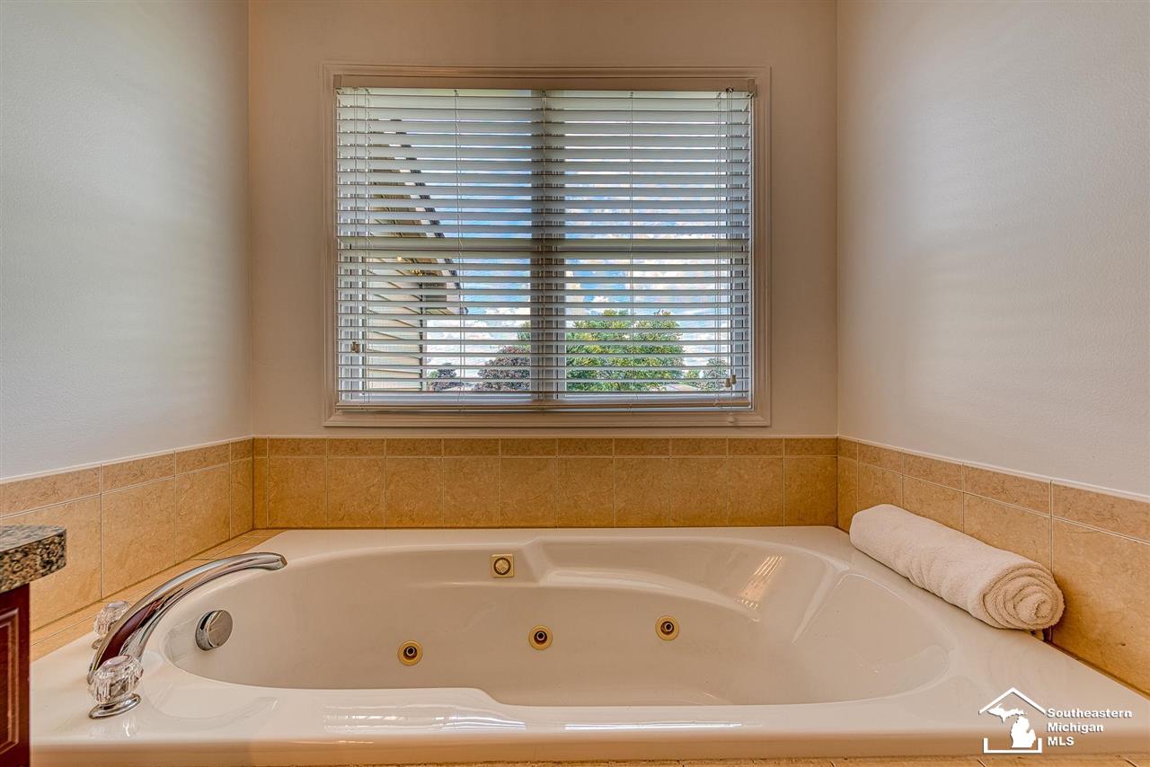 606 Ridge Point Drive Dundee, MI 48131 - Photo 33 of 43